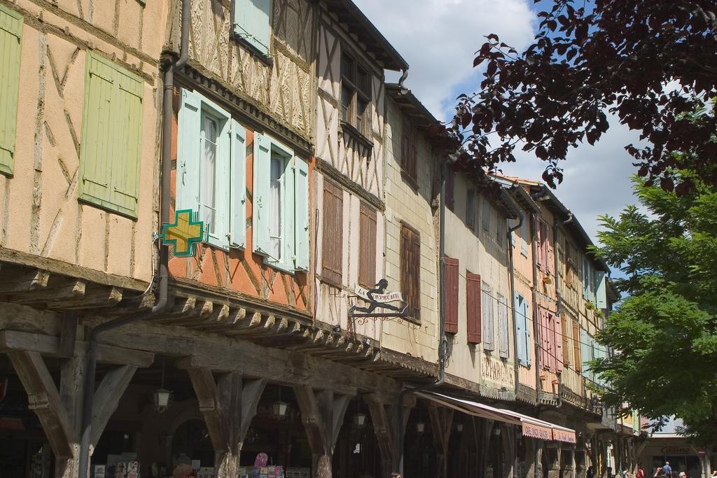 Hotel Le Commerce Mirepoix  Bagian luar foto