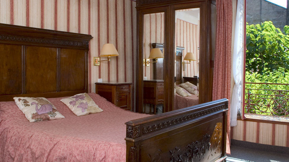 Hotel Le Commerce Mirepoix  Bagian luar foto